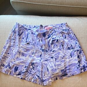 Lilly Pulitzer size 6, short
